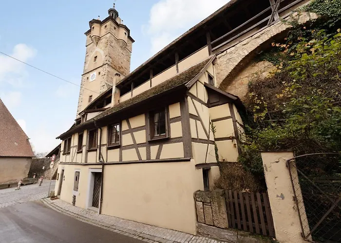 Naechtigen An Der Stadtmauer *