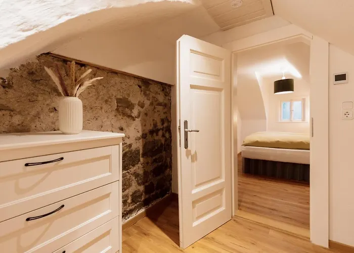 Naechtigen An Der Stadtmauer * Rothenburg ob der Tauber