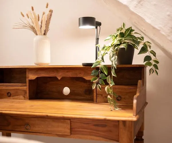 Naechtigen An Der Stadtmauer * Rothenburg ob der Tauber